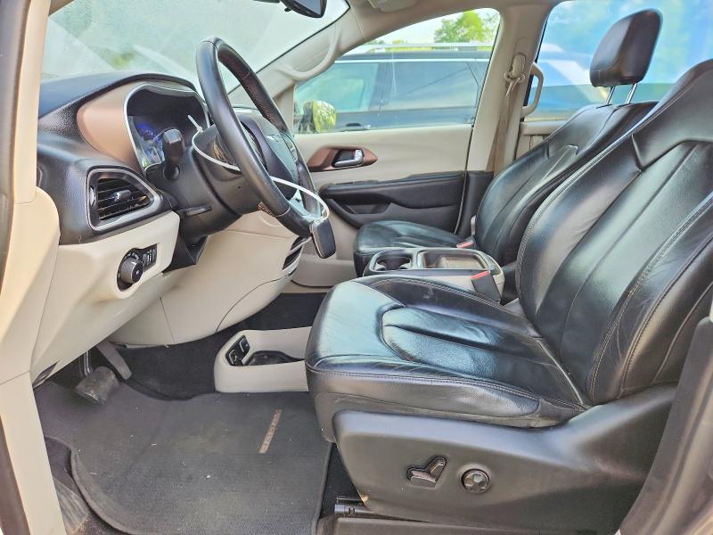 2017 Chrysler Pacifica Touring l