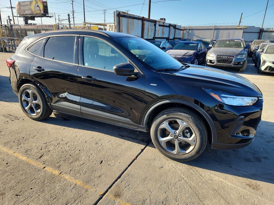 2025 Ford Escape st Line