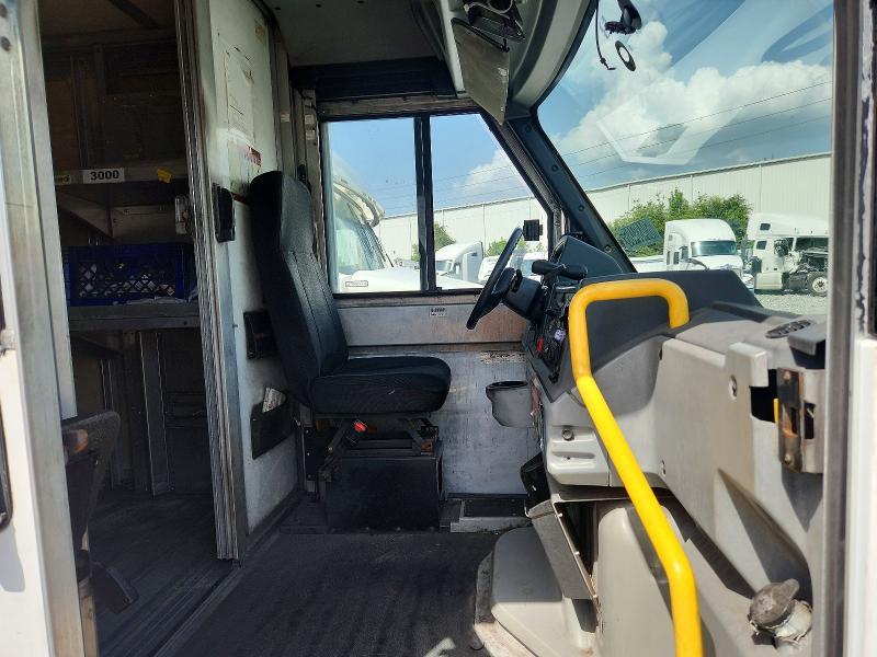 2013 Isuzu Npr Delivery van