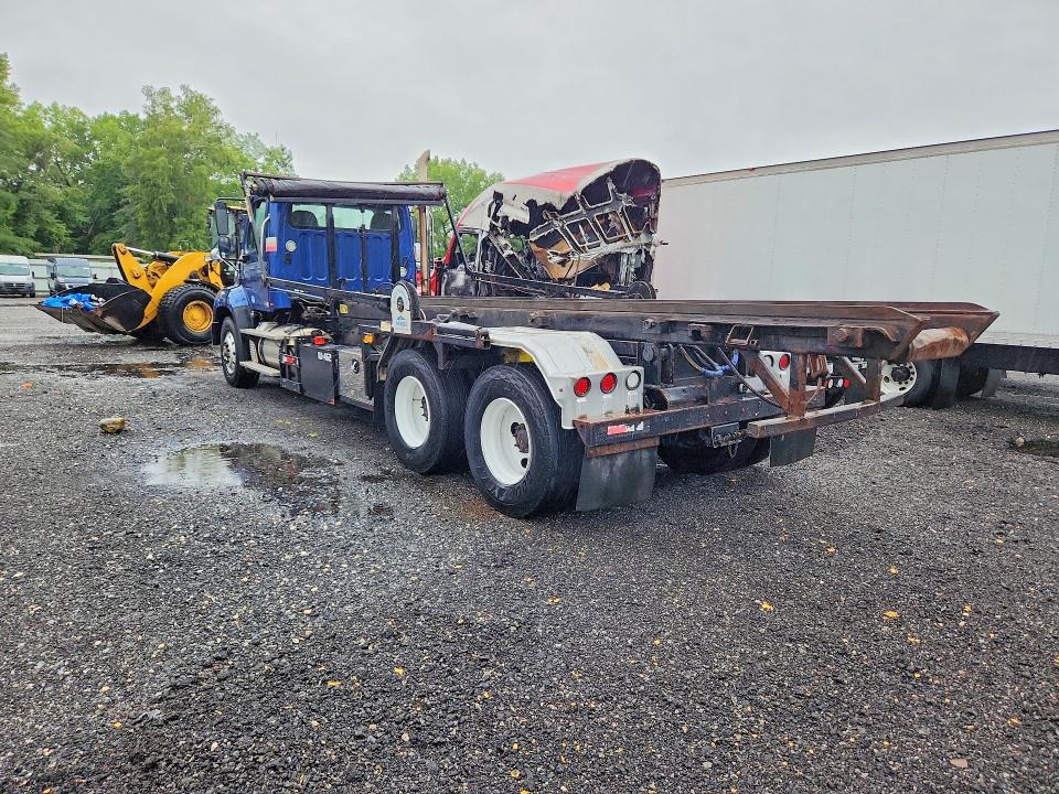 2016 Freightliner 114SD ROLL-OFF Container Truck