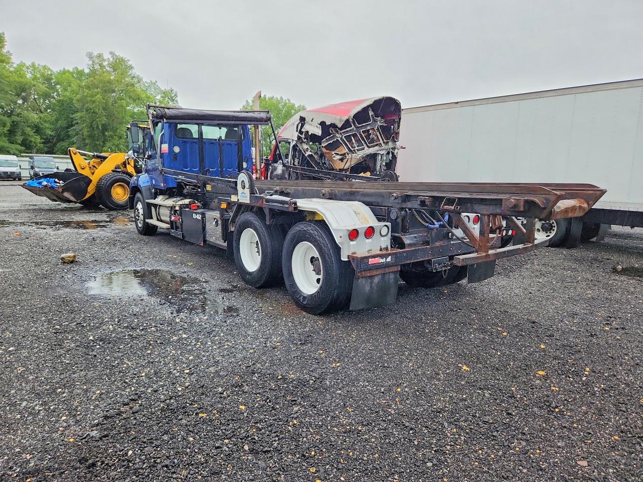 2016 Freightliner 114SD ROLL-OFF Container Truck