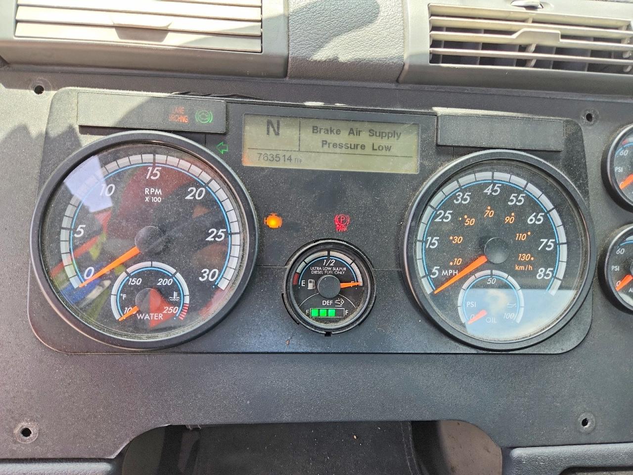 2017 Freightliner Cascadia 1-Semi Truck