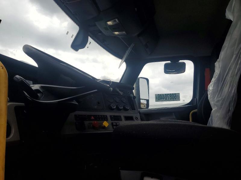 2019 Freightliner Cascadia 116 Semi Truck