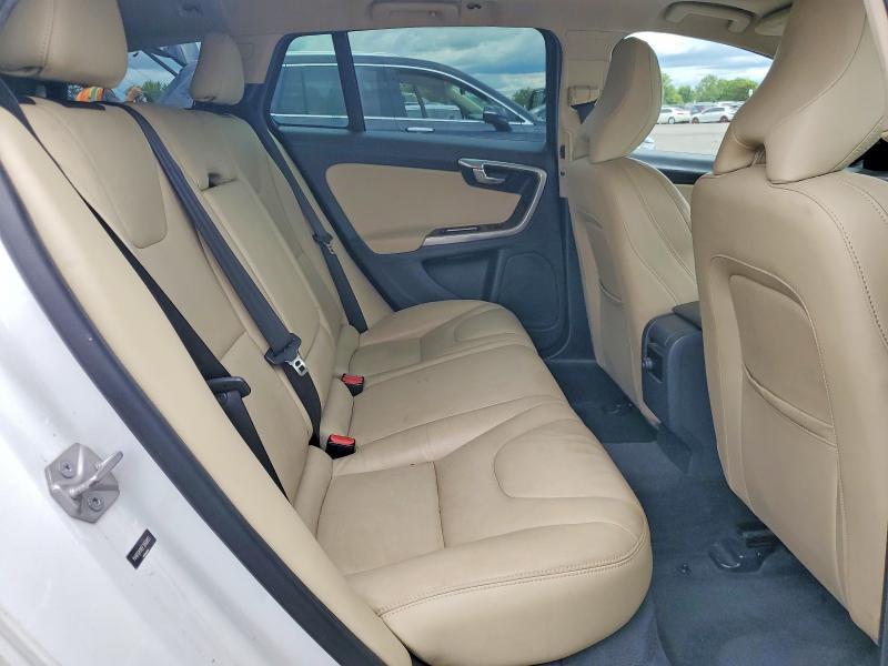 2015 Volvo V60 Cross Country Platinum