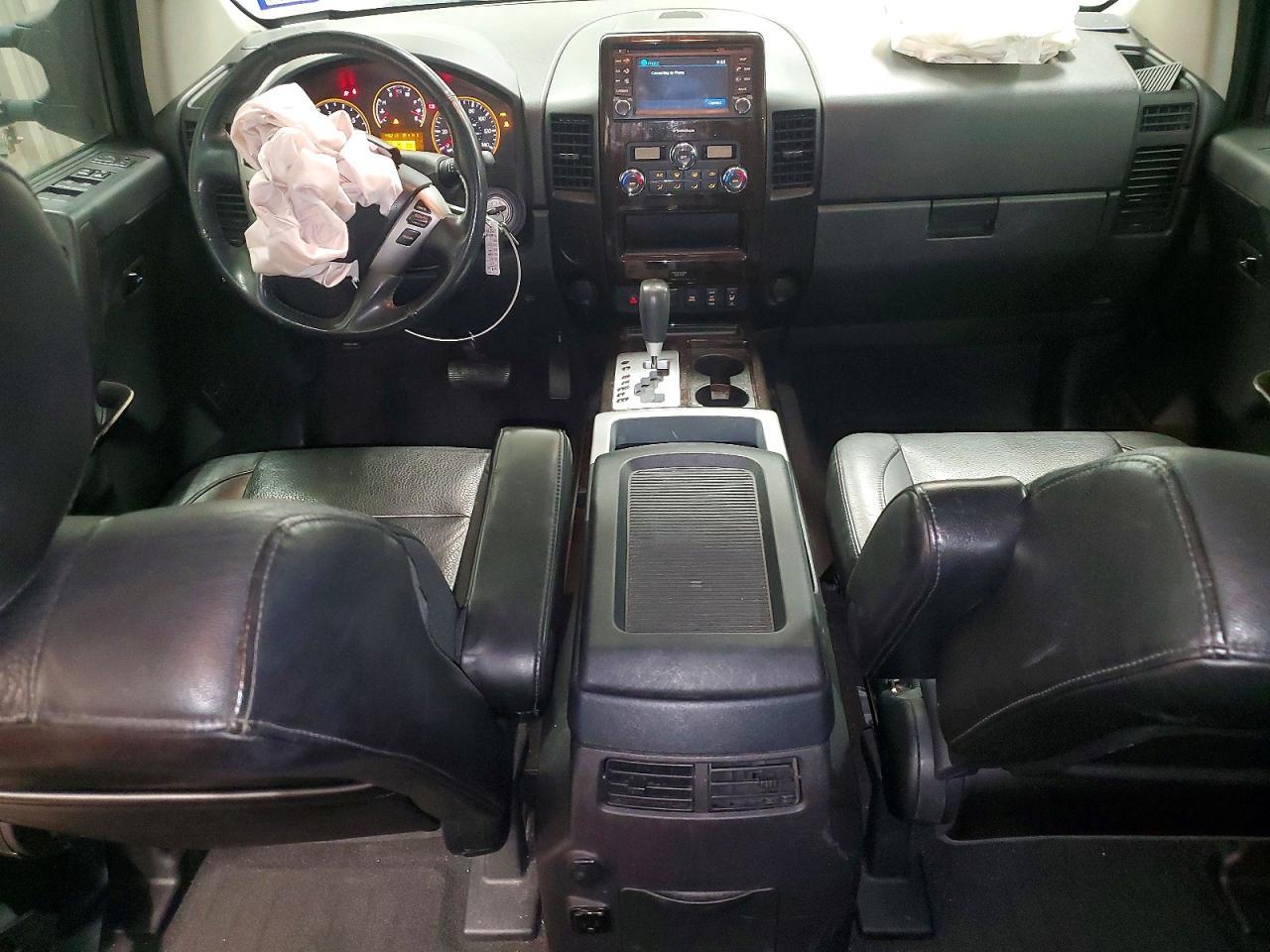 2013 Nissan Titan SV