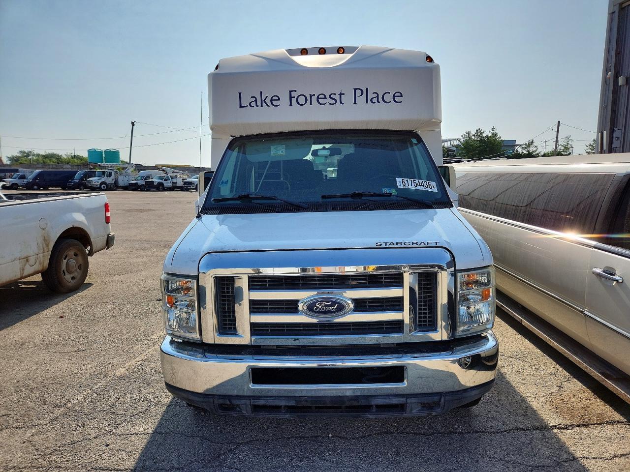2012 Ford Econoline E450 Super Duty Cutaway Van