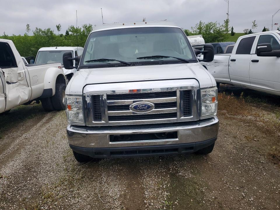 2015 Ford Econoline E350 Super Duty Cutaway Van