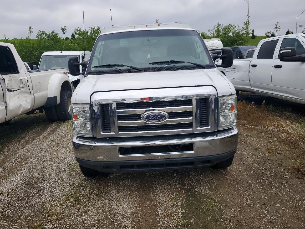 2015 Ford Econoline E350 Super Duty Cutaway Van