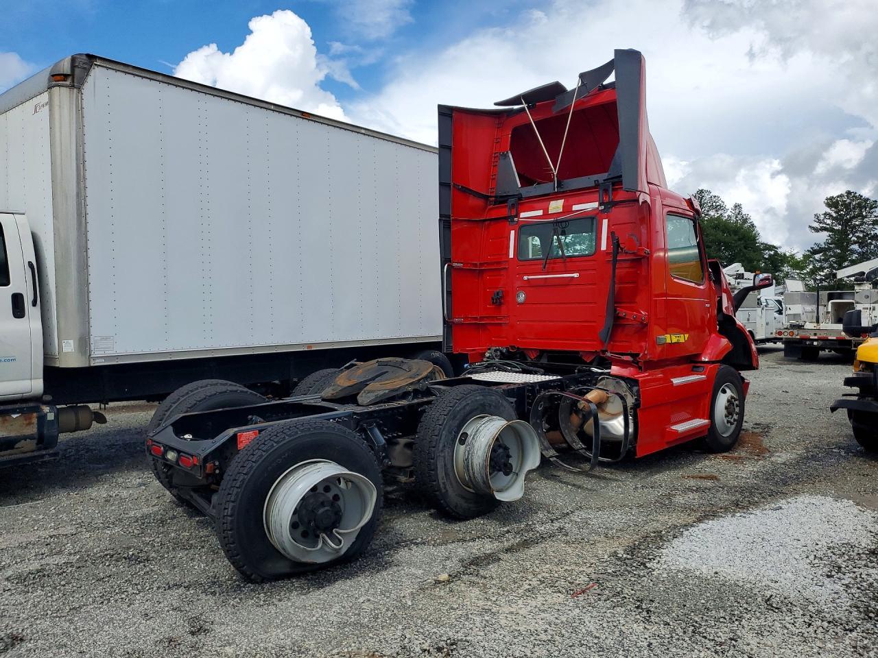 2020 Volvo VNR Semi Truck