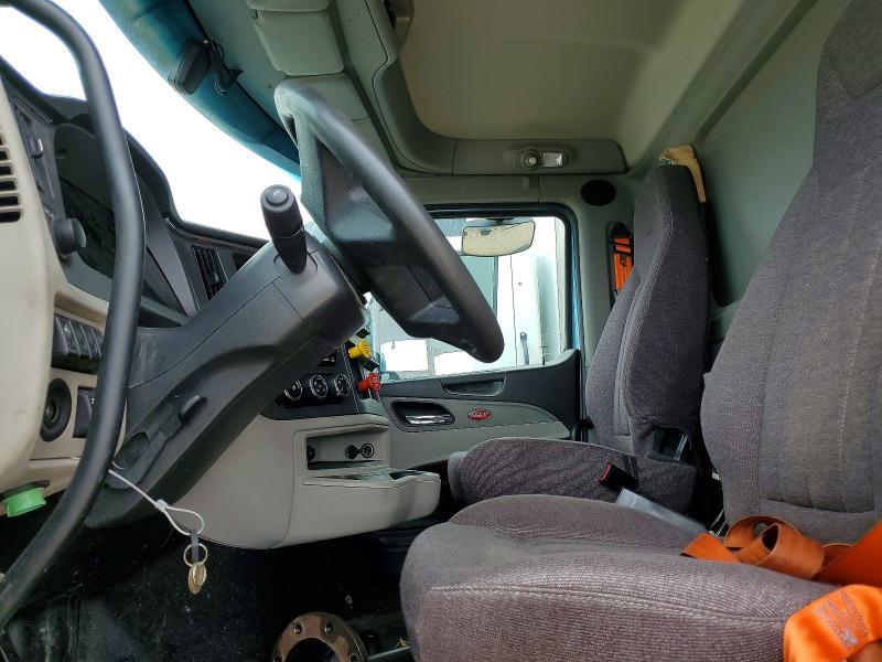 2022 Peterbilt 579 Semi Truck