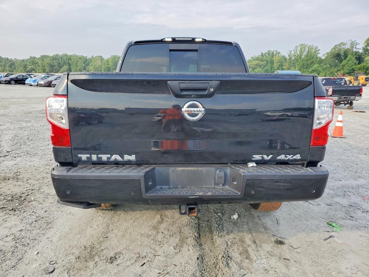 2021 Nissan Titan SV
