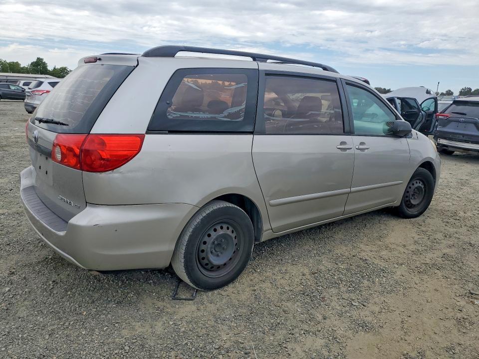 2010 Toyota Sienna ce 8-passenger