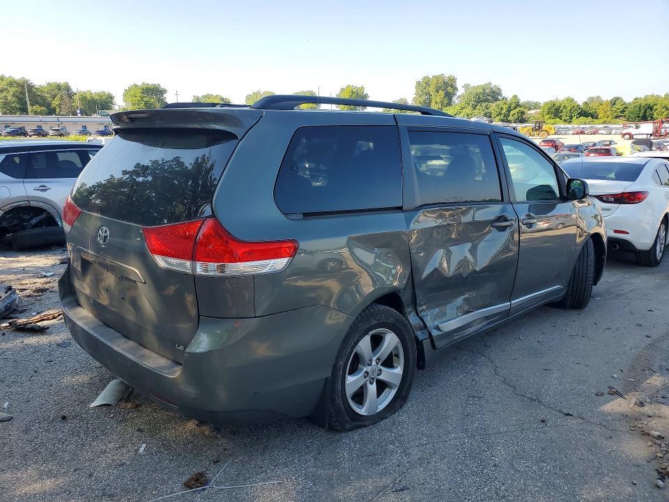 2012 Toyota Sienna le
