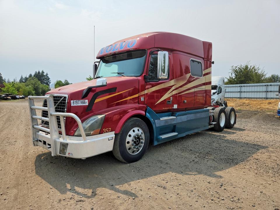 2008 Volvo VNL Semi Truck