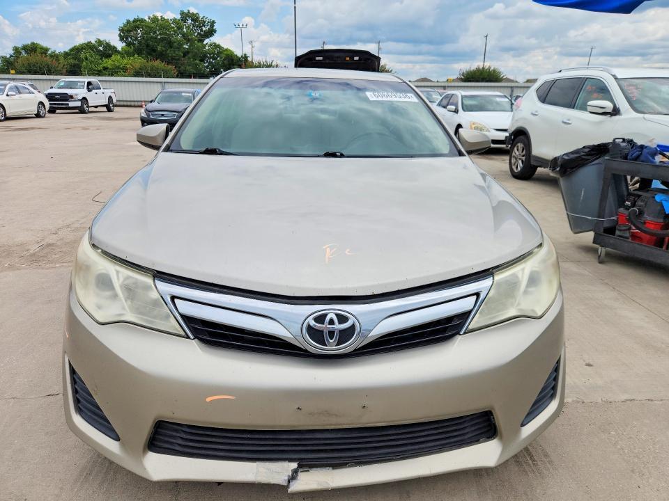 2014 Toyota Camry le