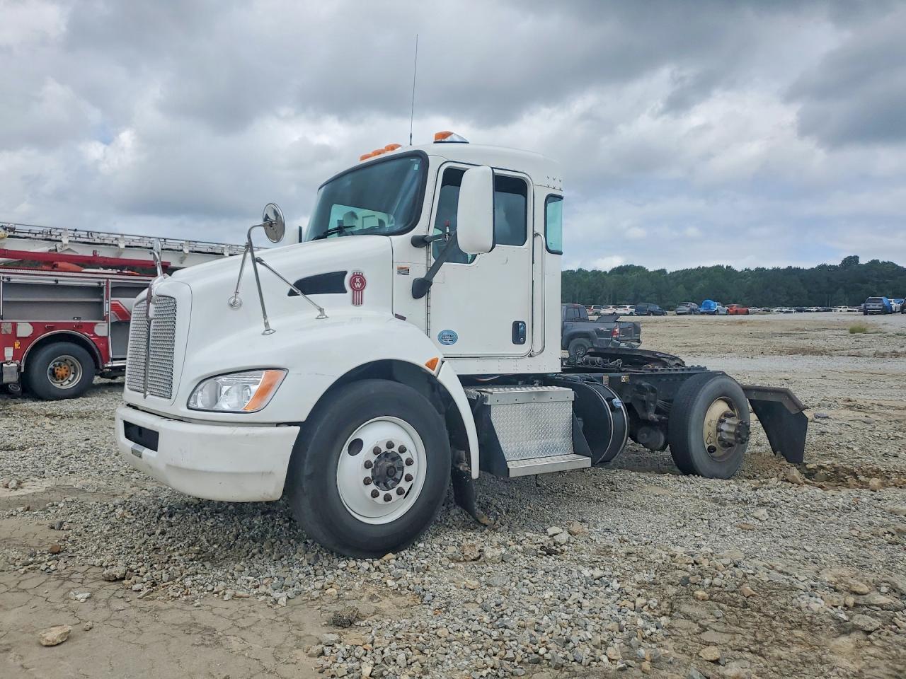 2015 Kenworth T370 Semi Truck