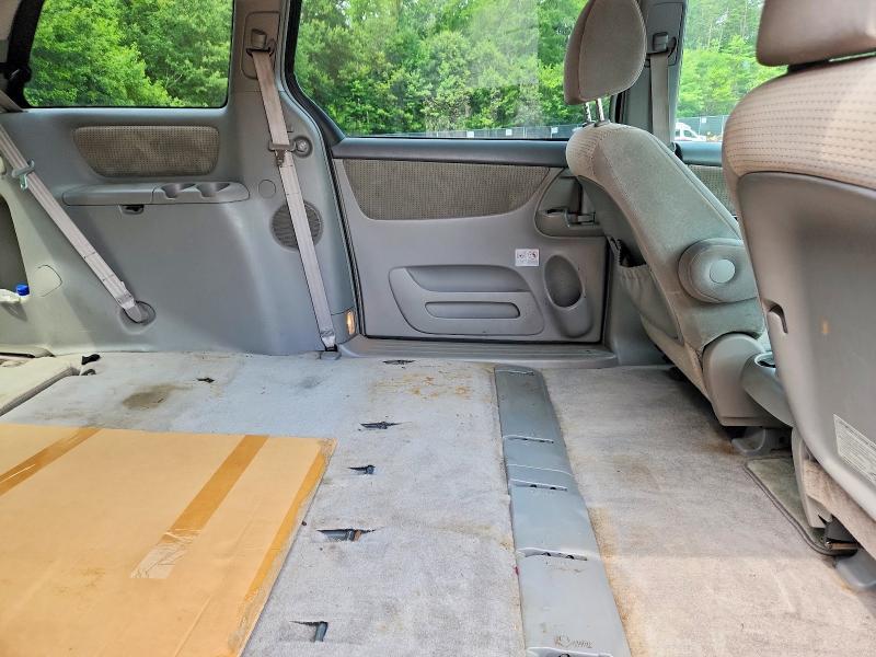 2010 Toyota Sienna le 7-passenger