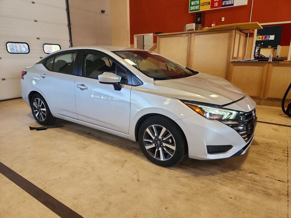 2025 Nissan Versa sv