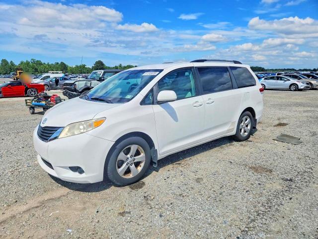 2012 Toyota Sienna le