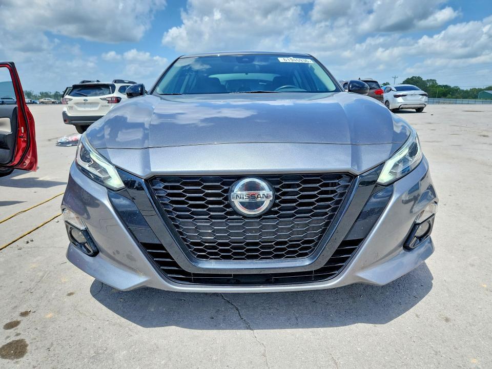 2022 Nissan Altima sr
