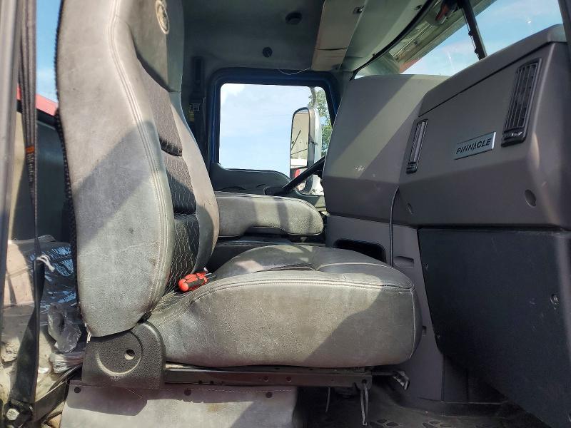 2016 Mack CXU613 Semi Truck