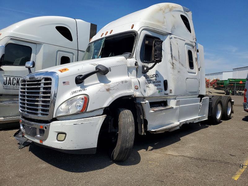 2016 Freightliner Cascadia 125 Semi Truck