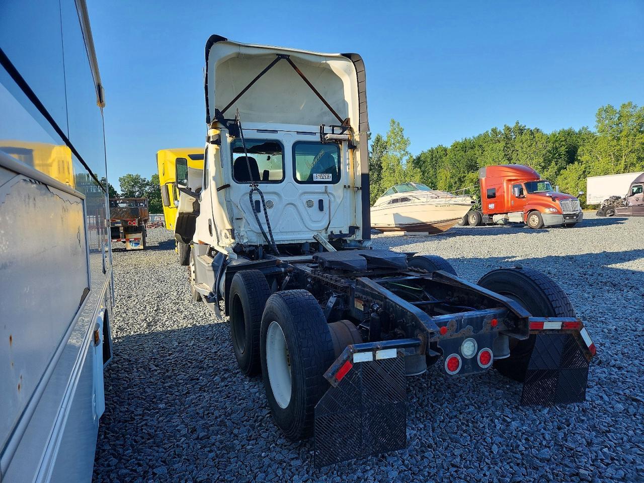 2020 Freightliner Cascadia 1-Semi Truck
