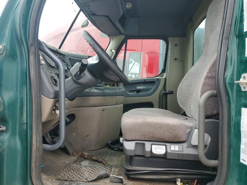 2018 Freightliner Cascadia 113 Semi Truck