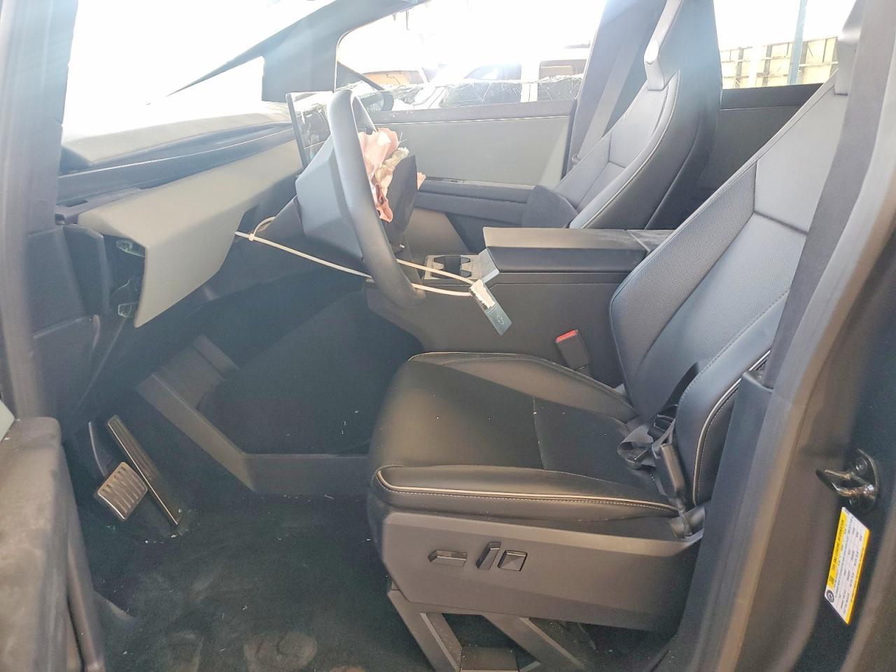 2025 Tesla Cybertruck