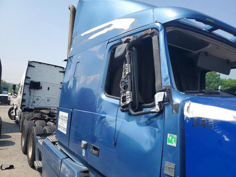 2014 Volvo VNL Semi Truck