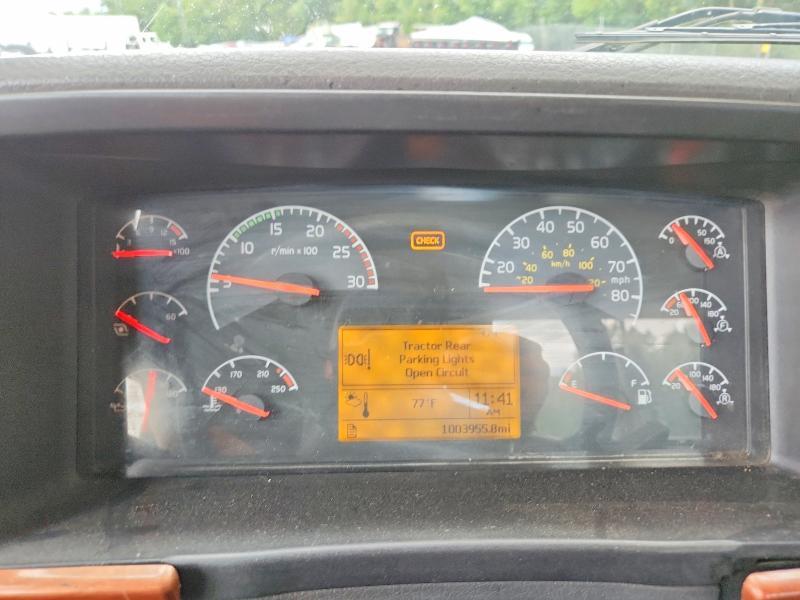 2005 Volvo VNL Semi Truck