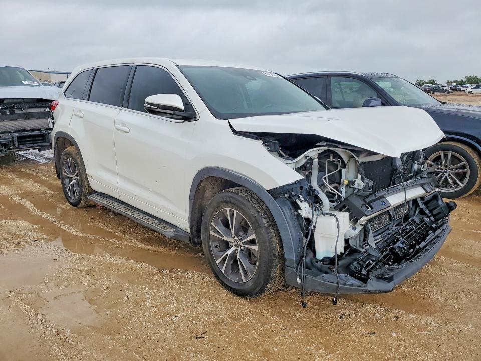 2017 Toyota Highlander le Plus