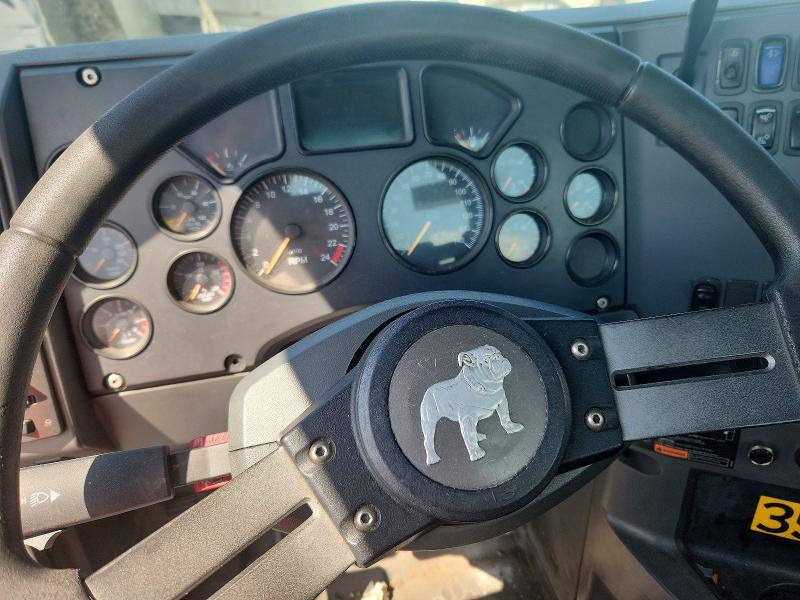 2016 Mack CXU612 Semi Truck