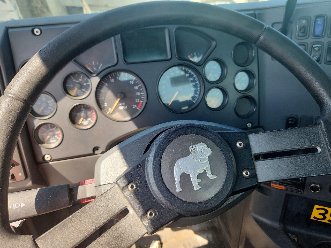 2016 Mack CXU612 Semi Truck