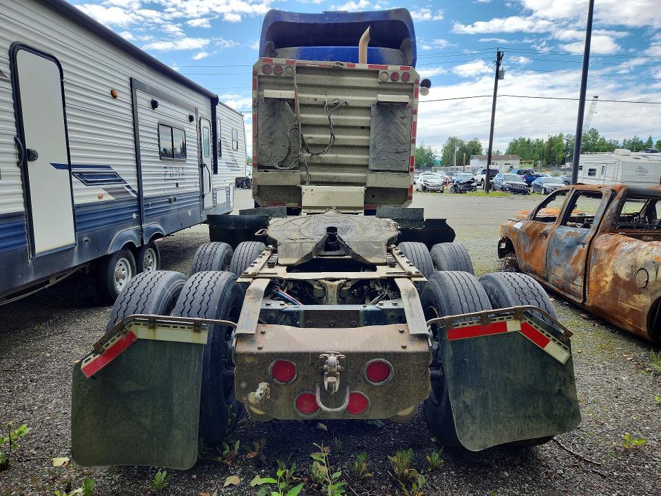 2000 Kenworth T2000 Semi Truck