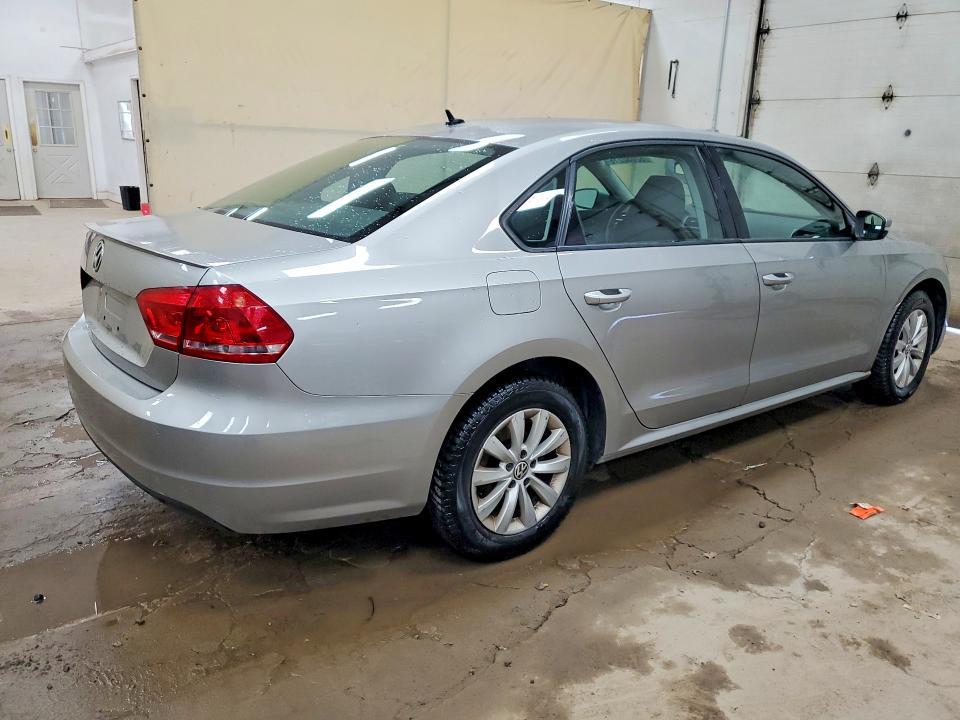 2013 Volkswagen Passat s