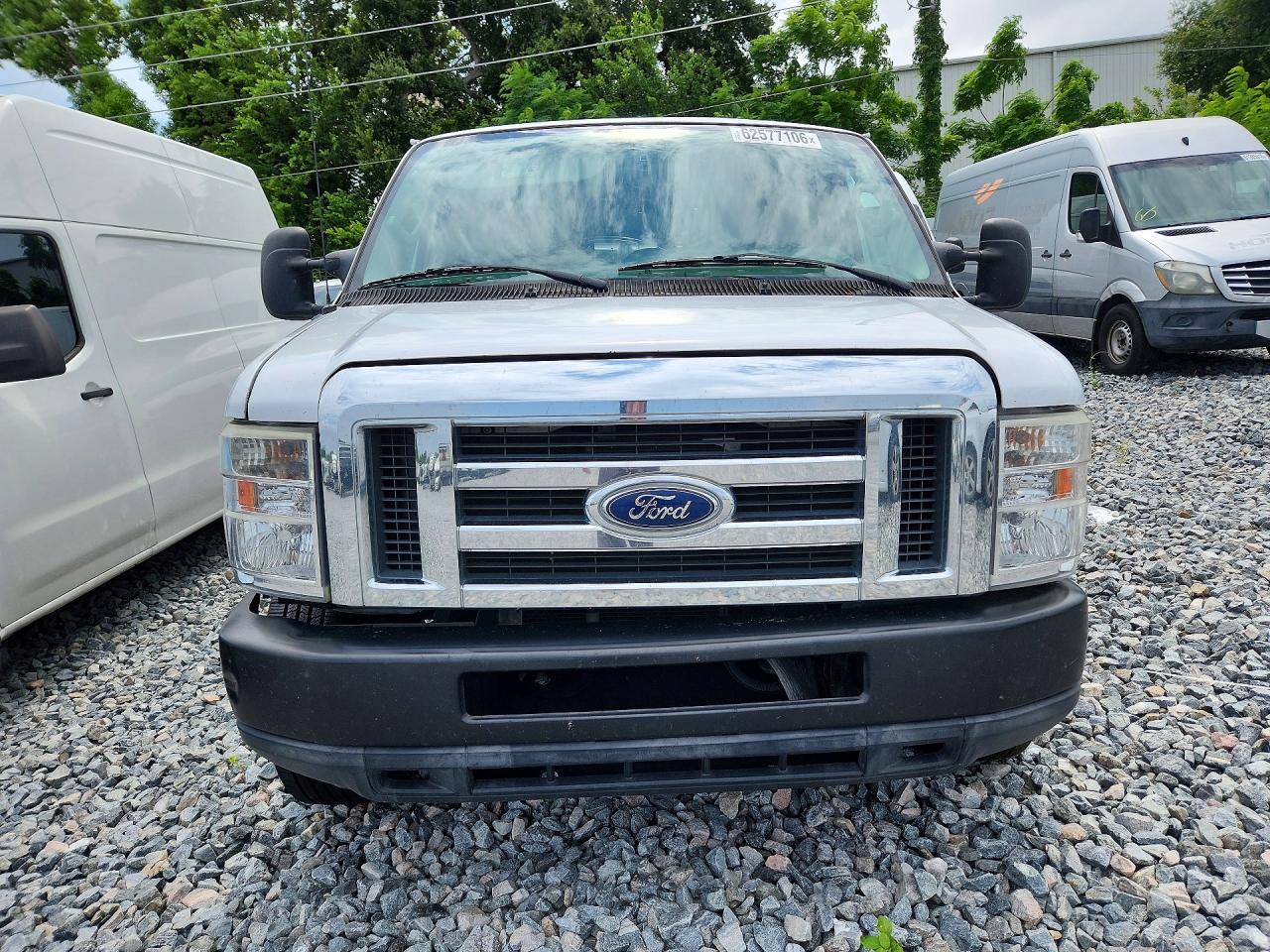 2017 Ford Econoline E350 Super Duty Cutaway Van