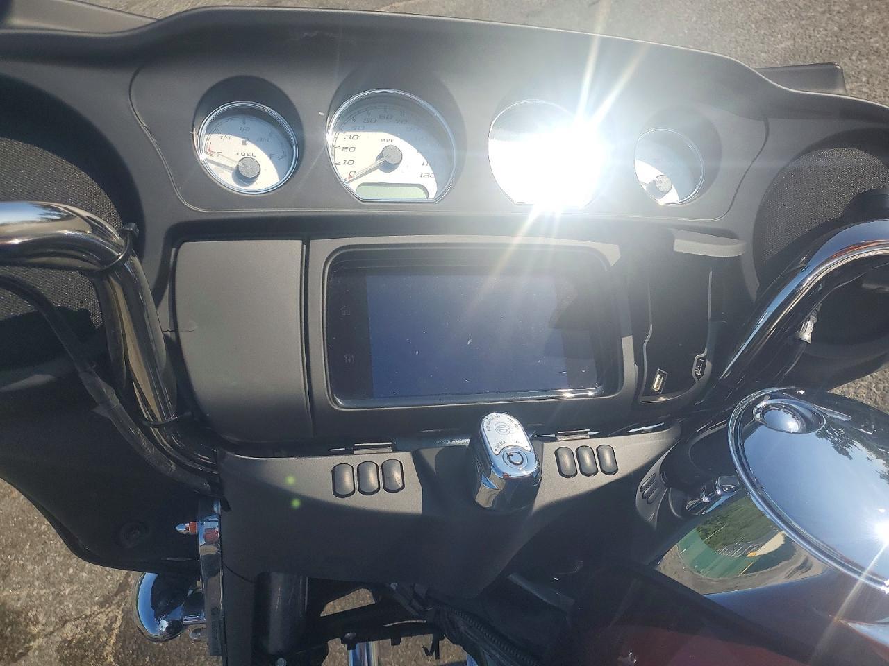 2022 Harley-Davidson Flhx