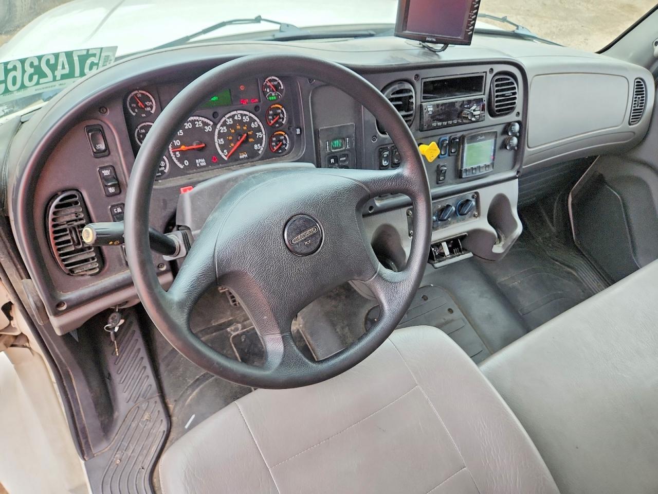 2018 Freightliner Business Class M2 BOX Truck