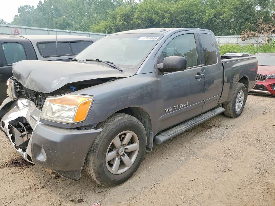 2013 Nissan Titan SV