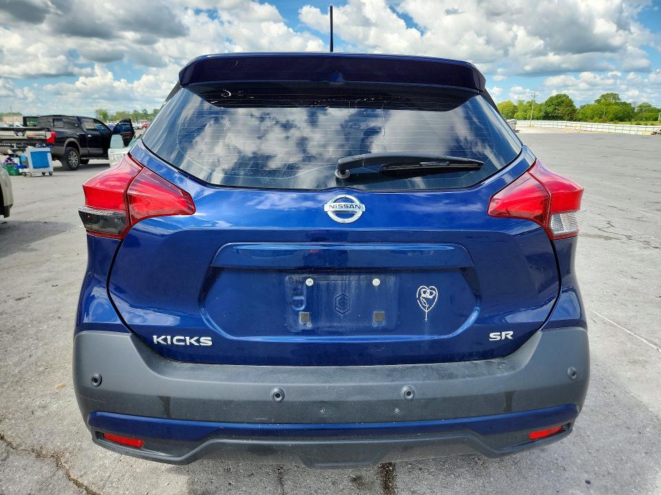 2020 Nissan Kicks sr