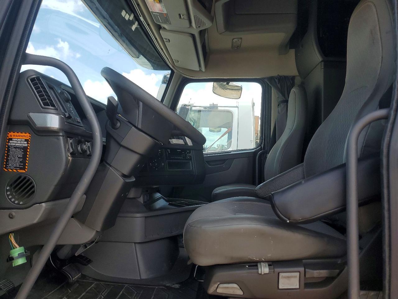 2020 Volvo VNL Semi Truck
