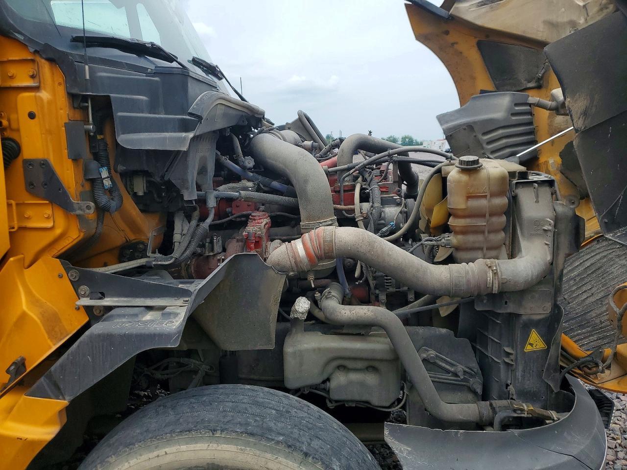 2014 International Prostar Semi Truck