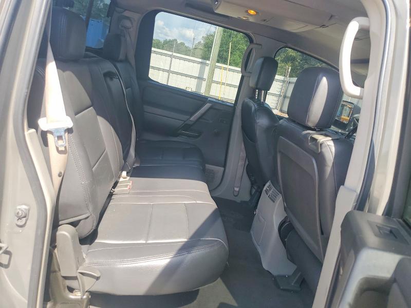 2004 Nissan Titan XE