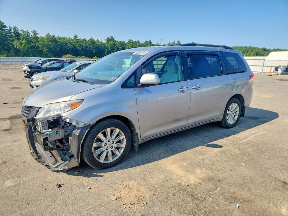 2011 Toyota Sienna le