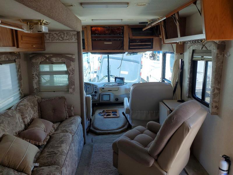 2003 Workhorse Custom Chassis Custom Chassis Motorhome Chassis W2