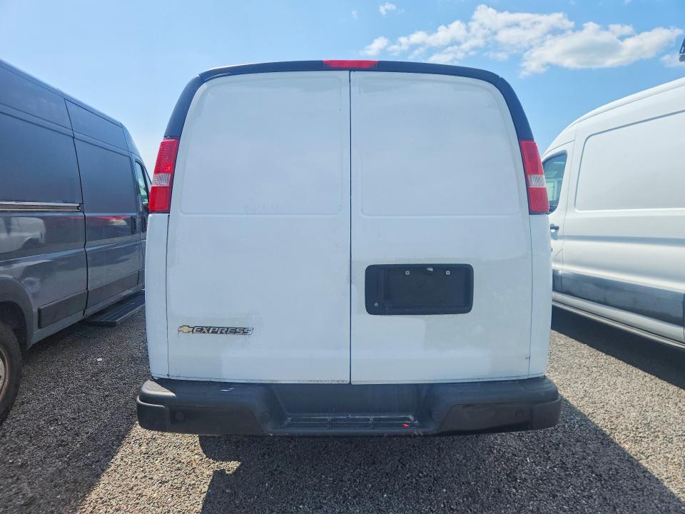 2021 Chevrolet Express G2500