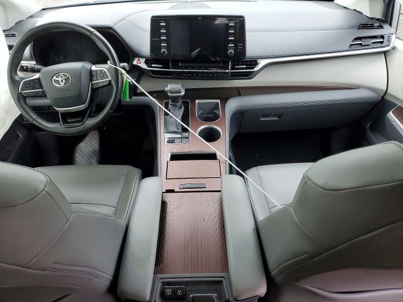 2021 Toyota Sienna xle