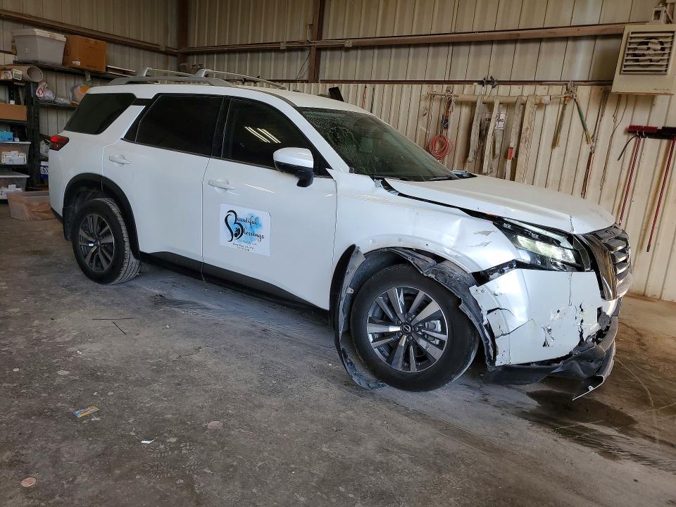 2025 Nissan Pathfinder sl
