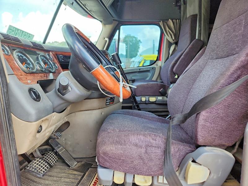 2015 Freightliner Cascadia 113